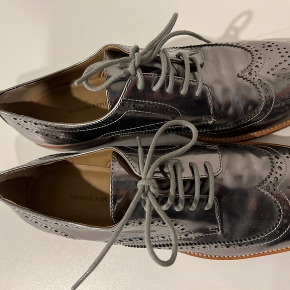 Banana Republic silver oxfords - Picture 2 of 4